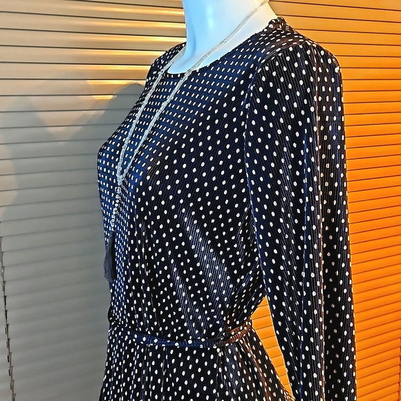Flattering stretch chiffon type office top polka dot blouse will fit UK 12-14-16 - Picture 4 of 15